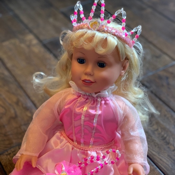 My Disney Girl Doll, Outfit & Accessories - Picture 7 of 11